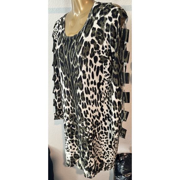Almost famous sweater dress Animal Print‎ Cutout Sleeve Size Large - Picture 5 of 7